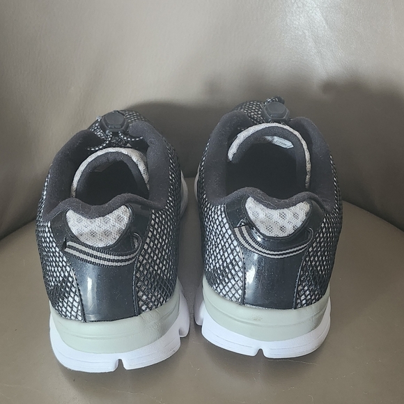 DR. COMFORT MEN'S SIZE 10W SHOE.  $33 - Picture 4 of 15